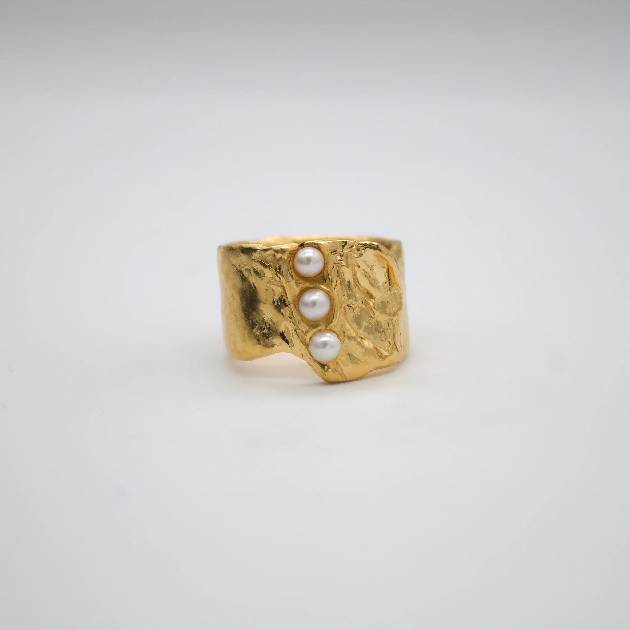 ANGVIKA // Ring mit 3 kleinen Süßwasserperlen - Image 7