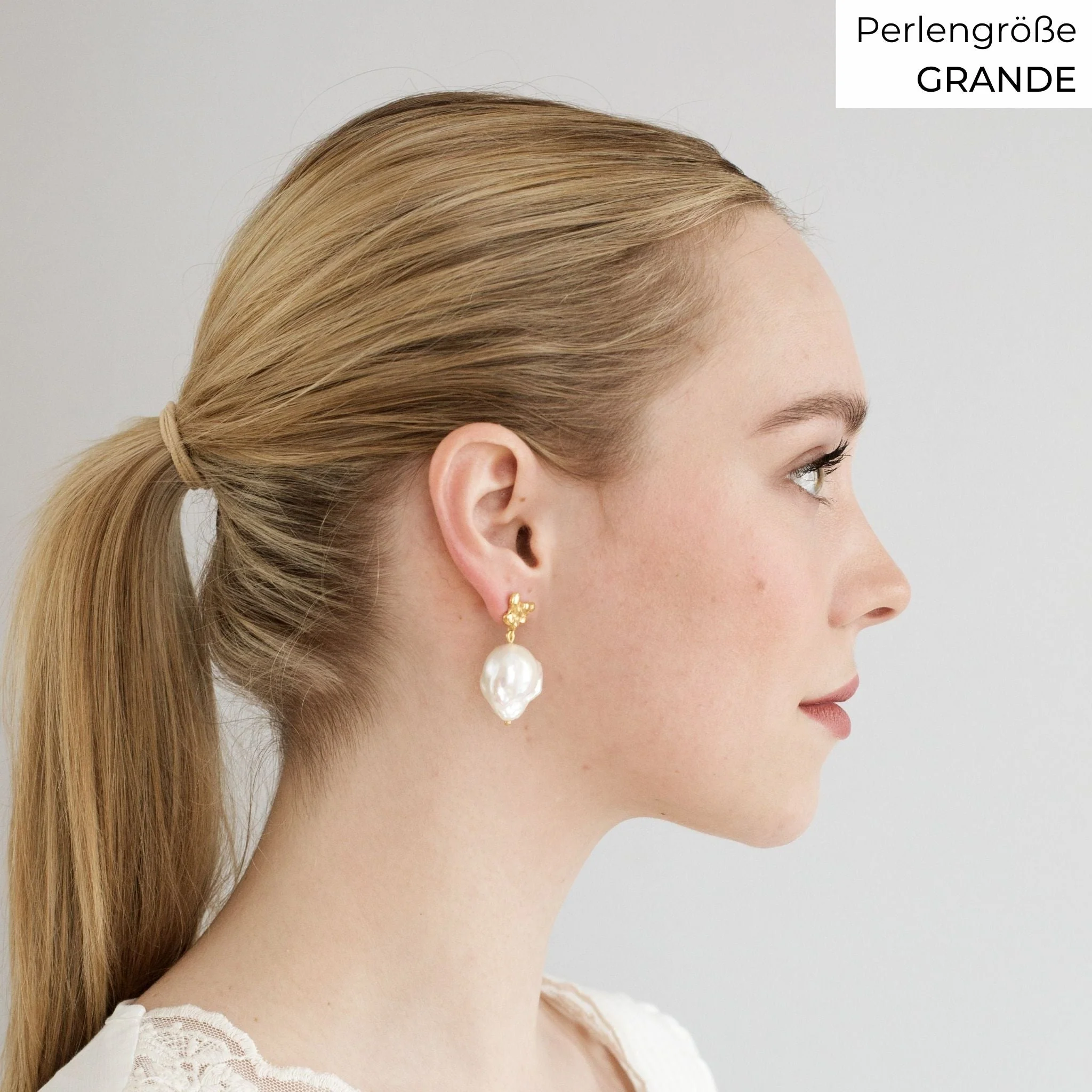 Brautschmuck FJELLSTRAND // Vergoldete Ohrstecker mit kleinen Barockperlen - Image 10