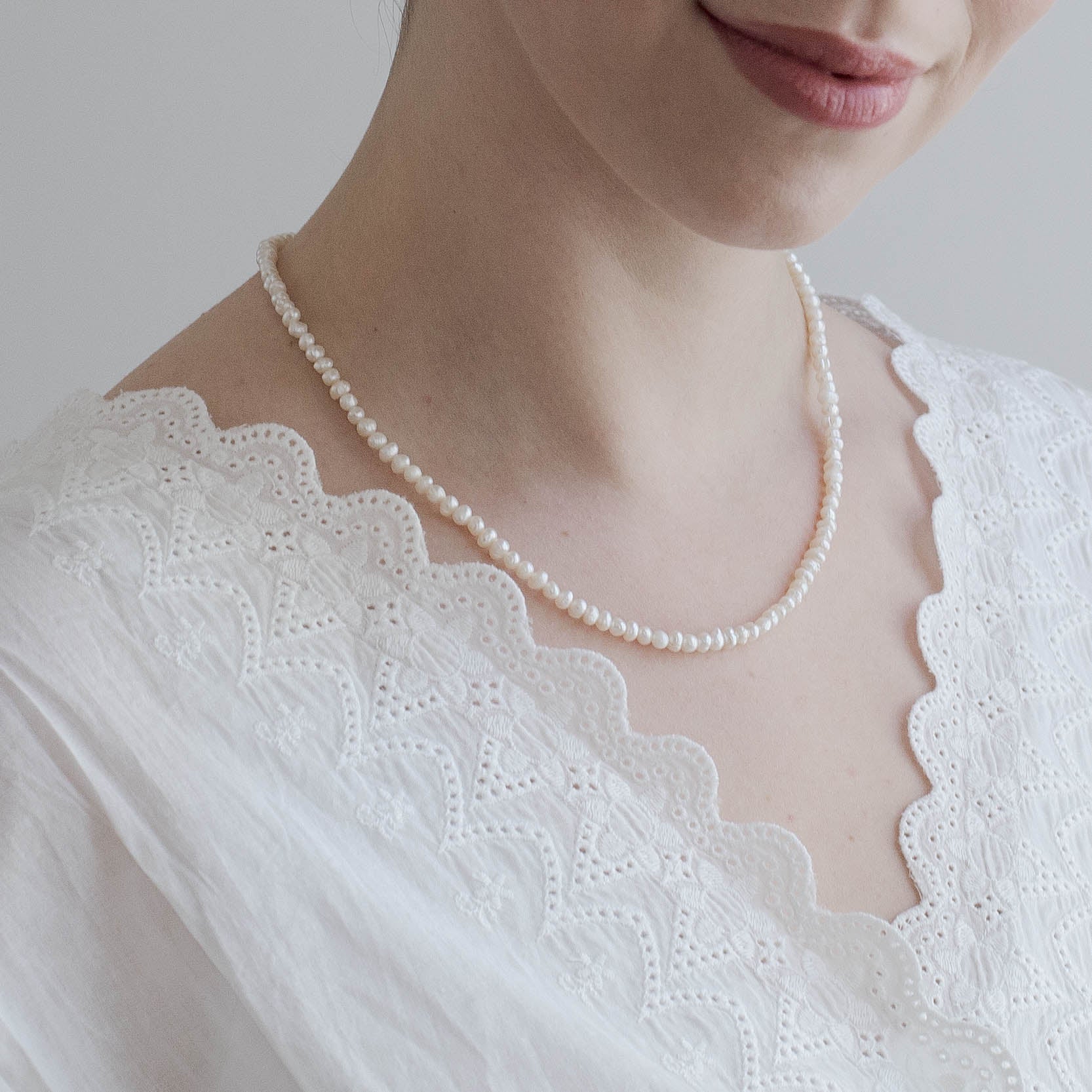 Brautschmuck HELGJA // Perlenhalskette mit vergoldetem Verschluss - Image 7