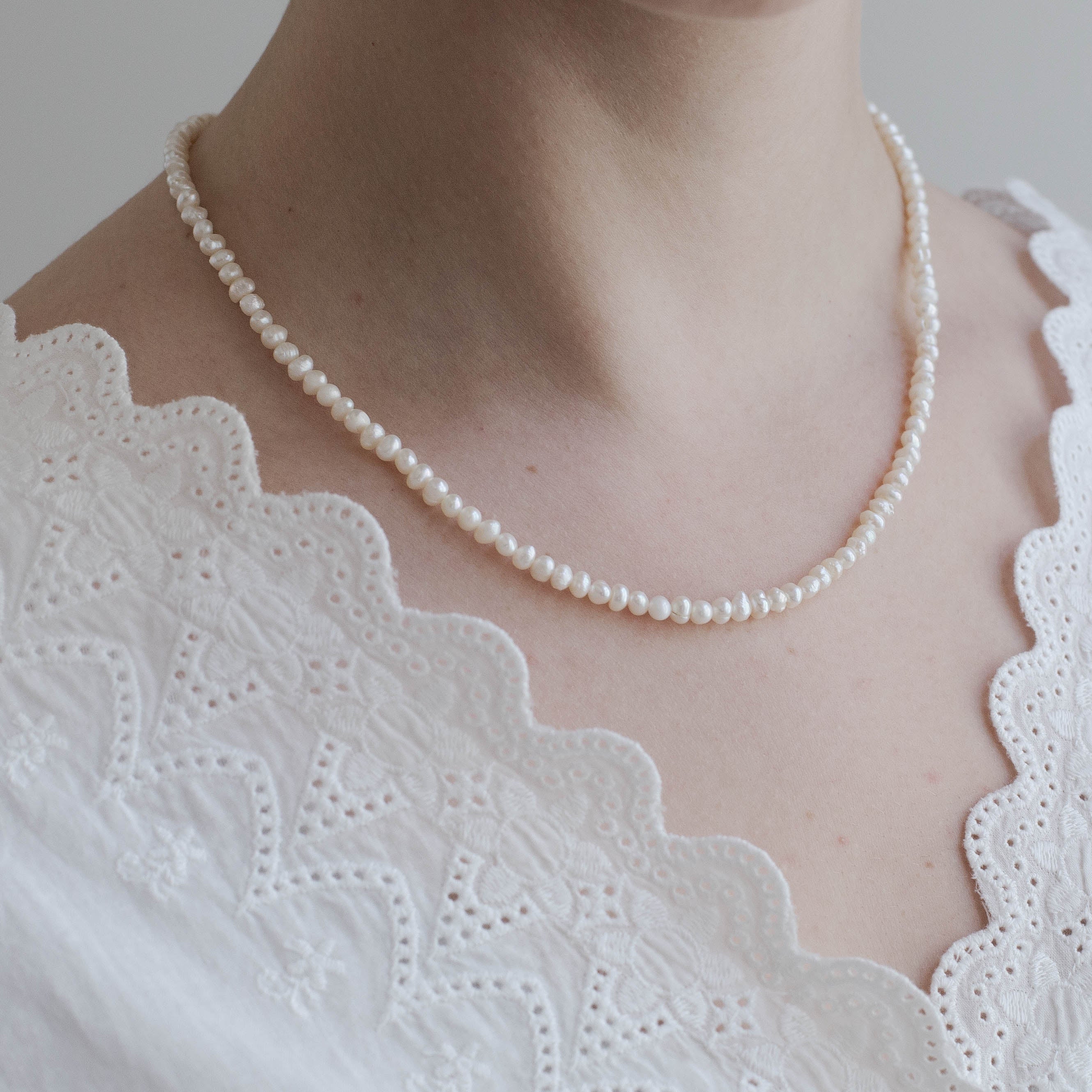 Brautschmuck HELGJA // Perlenhalskette mit Verschluss aus Sterlingsilber