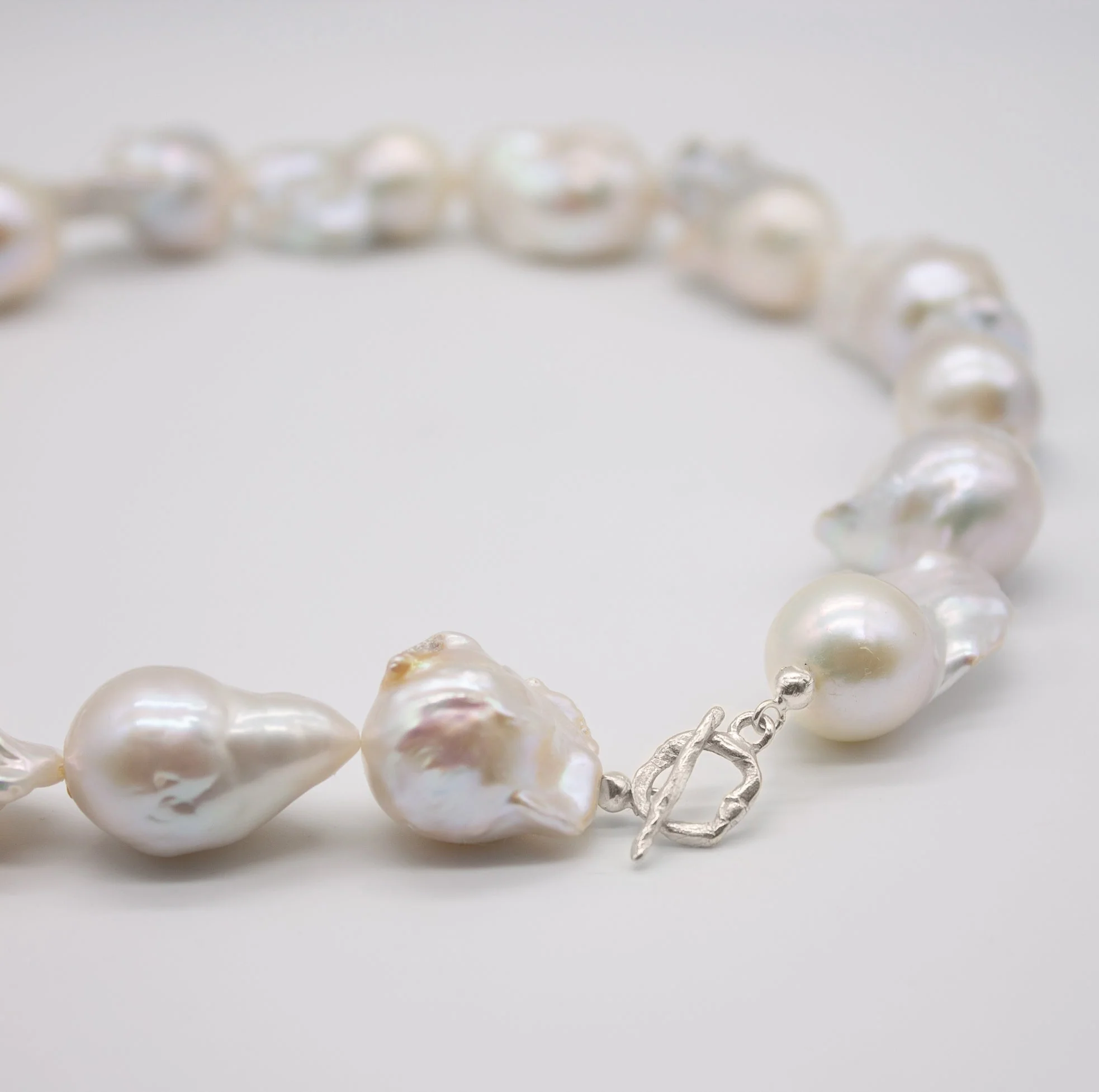 Brautschmuck LISGARDEN // Halskette mit großen Barockperlen