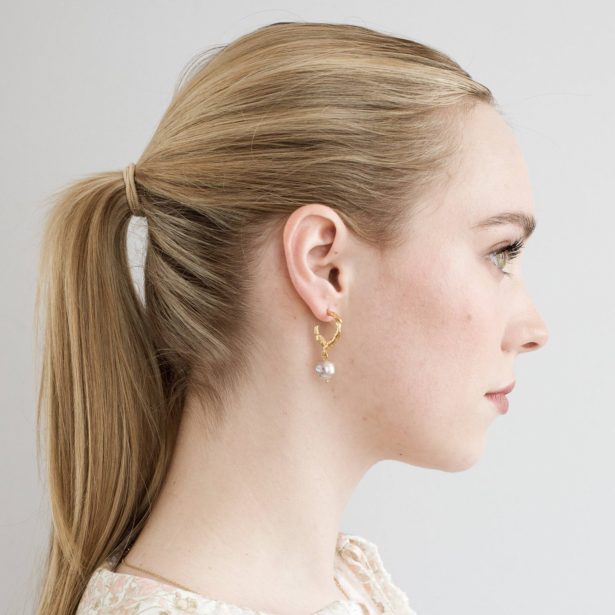 Brautschmuck MILBAKKEN 585er GOLD (14k) // Creolen mit Akoyaperle - Image 2