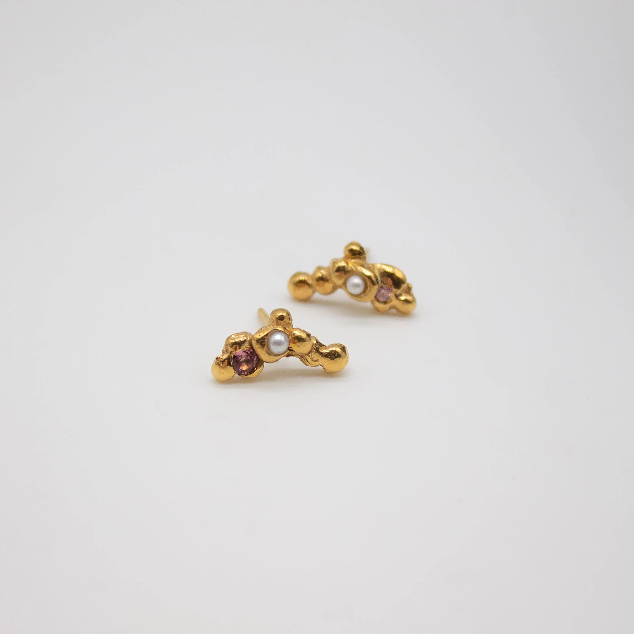 Brautschmuck MORSKOGEN // Ohrstecker vergoldet mit zarten Turmalinen und Süßwasserperlen - Image 5