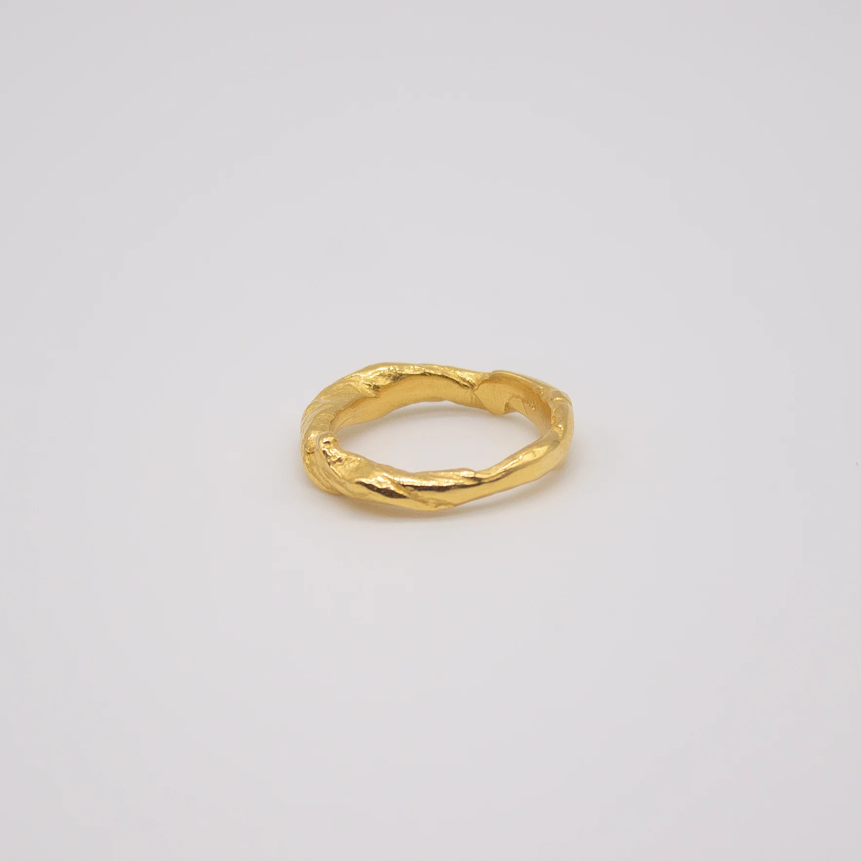 FEVIK // Ring mit organischem Twist - Image 3