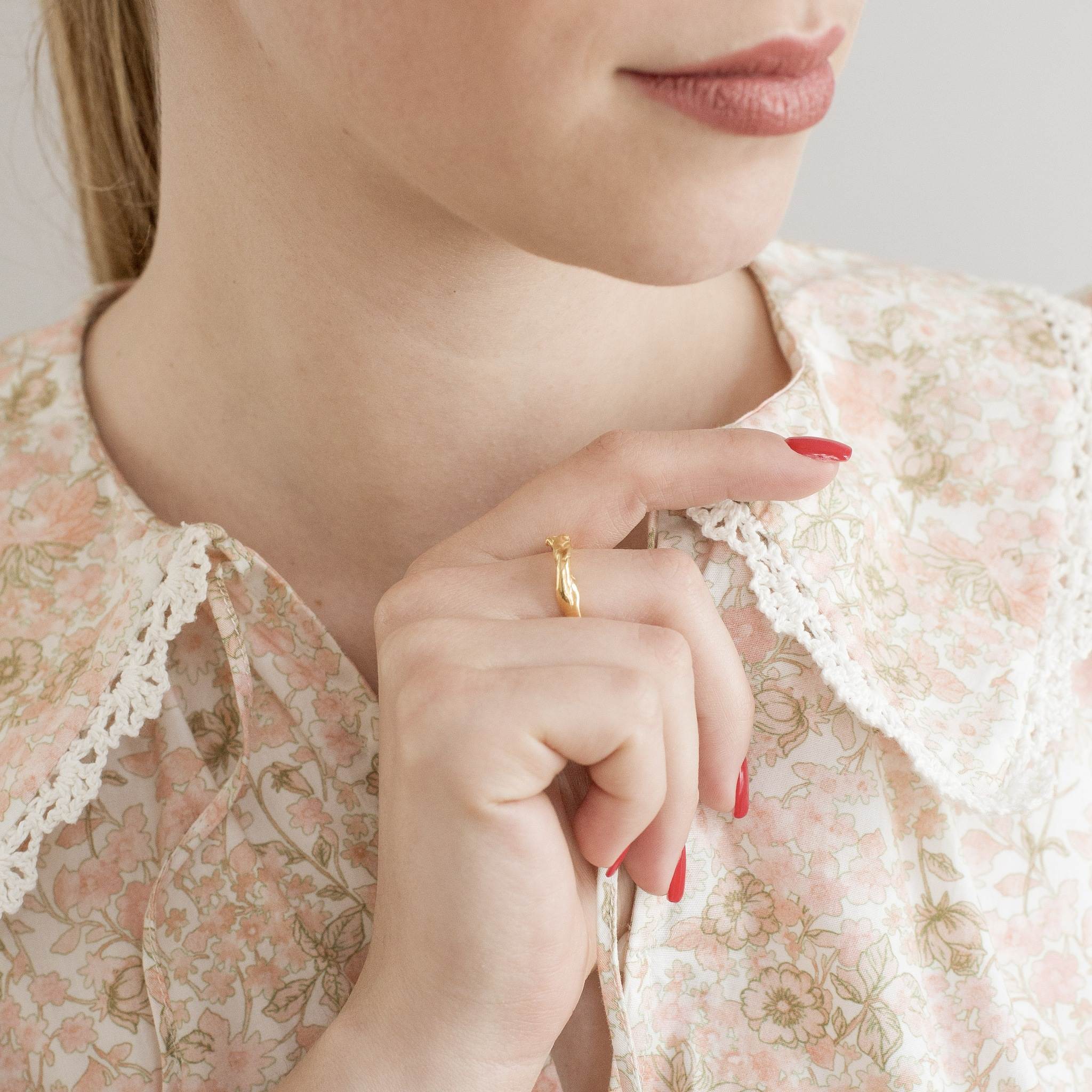 FEVIK // Ring mit organischem Twist - Image 4