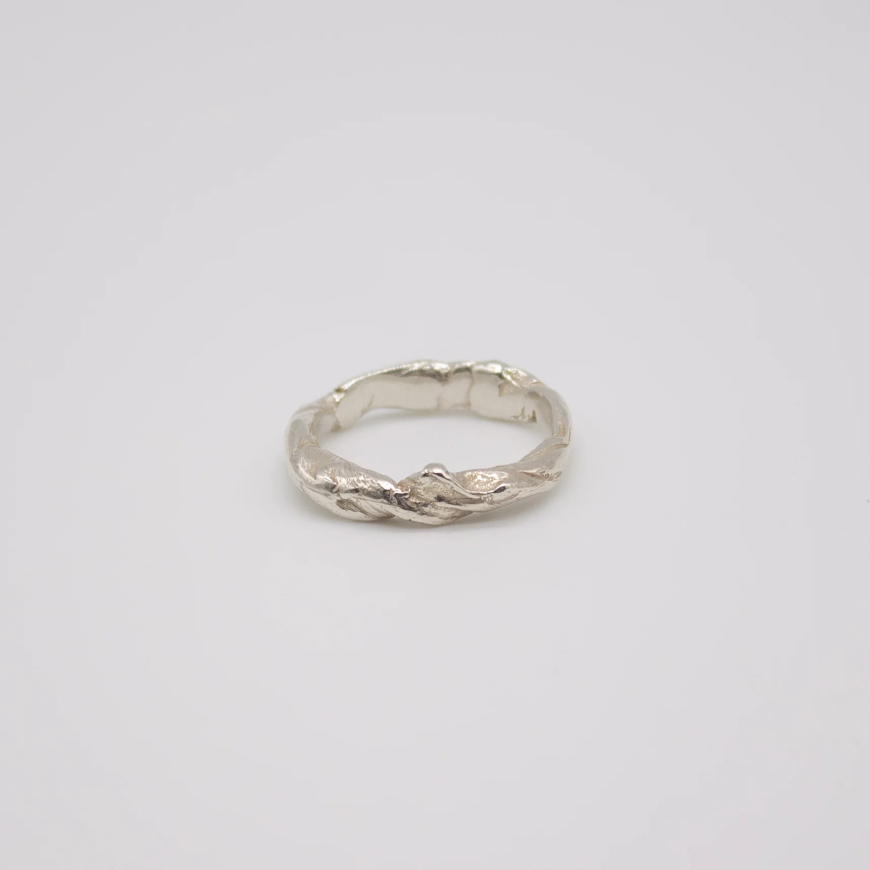 FEVIK // Ring mit organischem Twist - Image 8