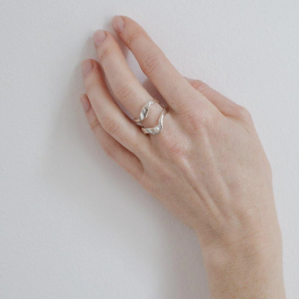 FRYA // Doppelring mit zarter Perle - Image 2
