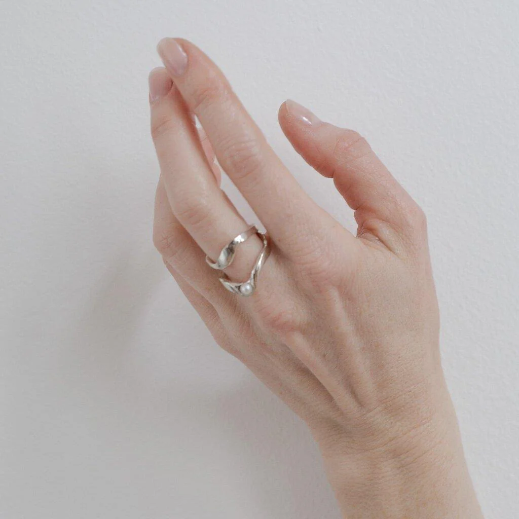 FRYA // Doppelring mit zarter Perle - Image 3