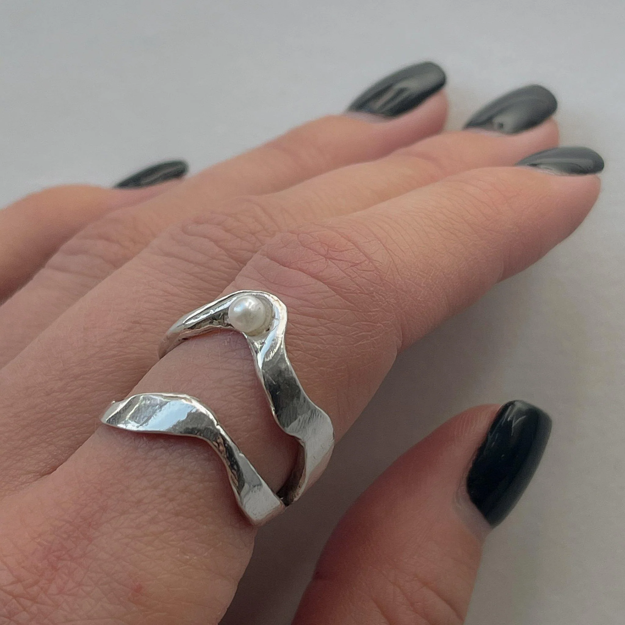 FRYA // Doppelring mit zarter Perle - Image 5