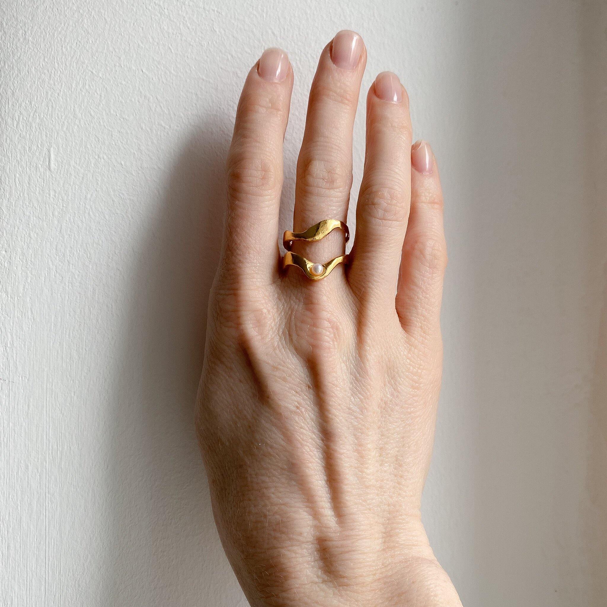 FRYA // Doppelring mit zarter Perle - Image 4
