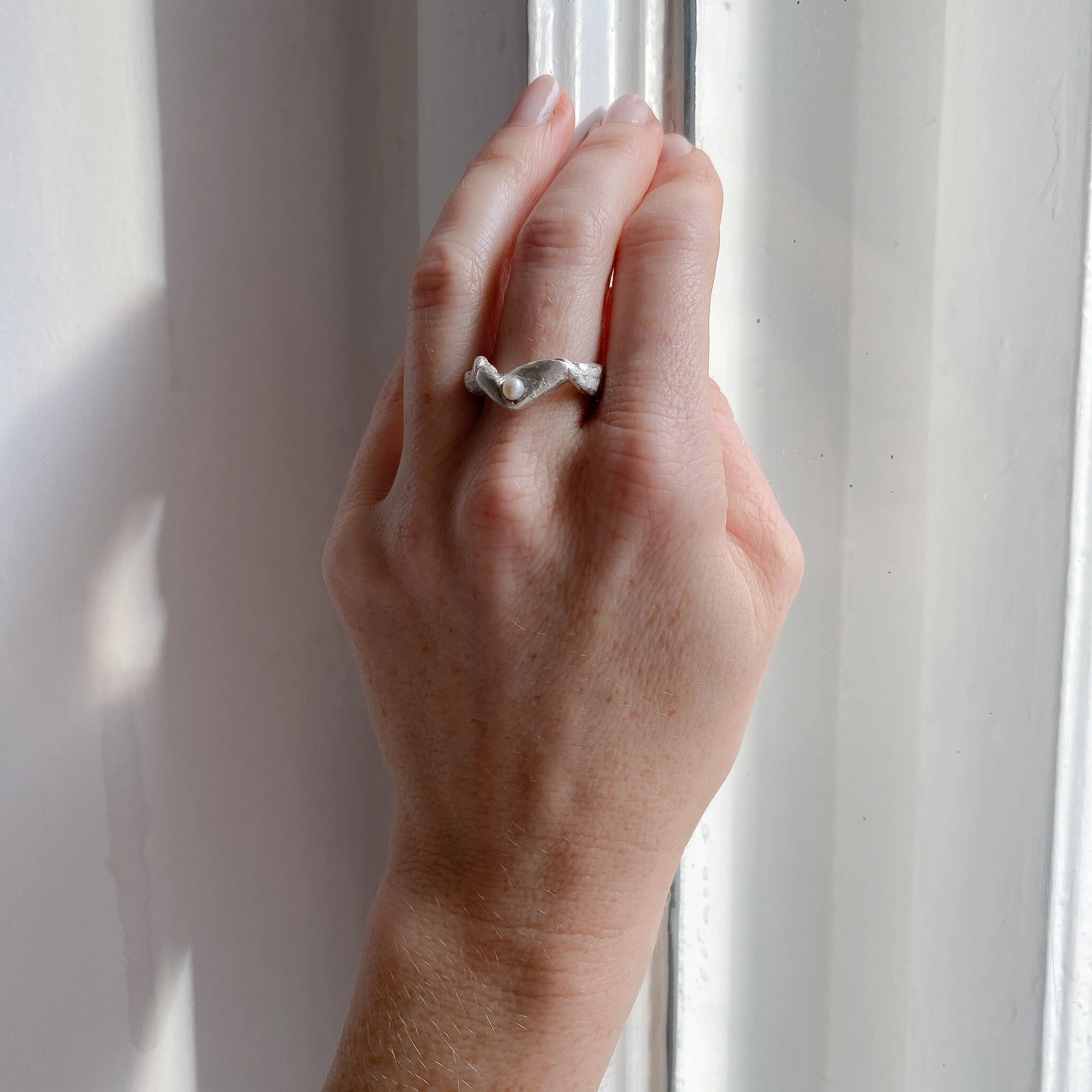GJERDE // Ring mit kleiner Süßwasserperle - Image 4