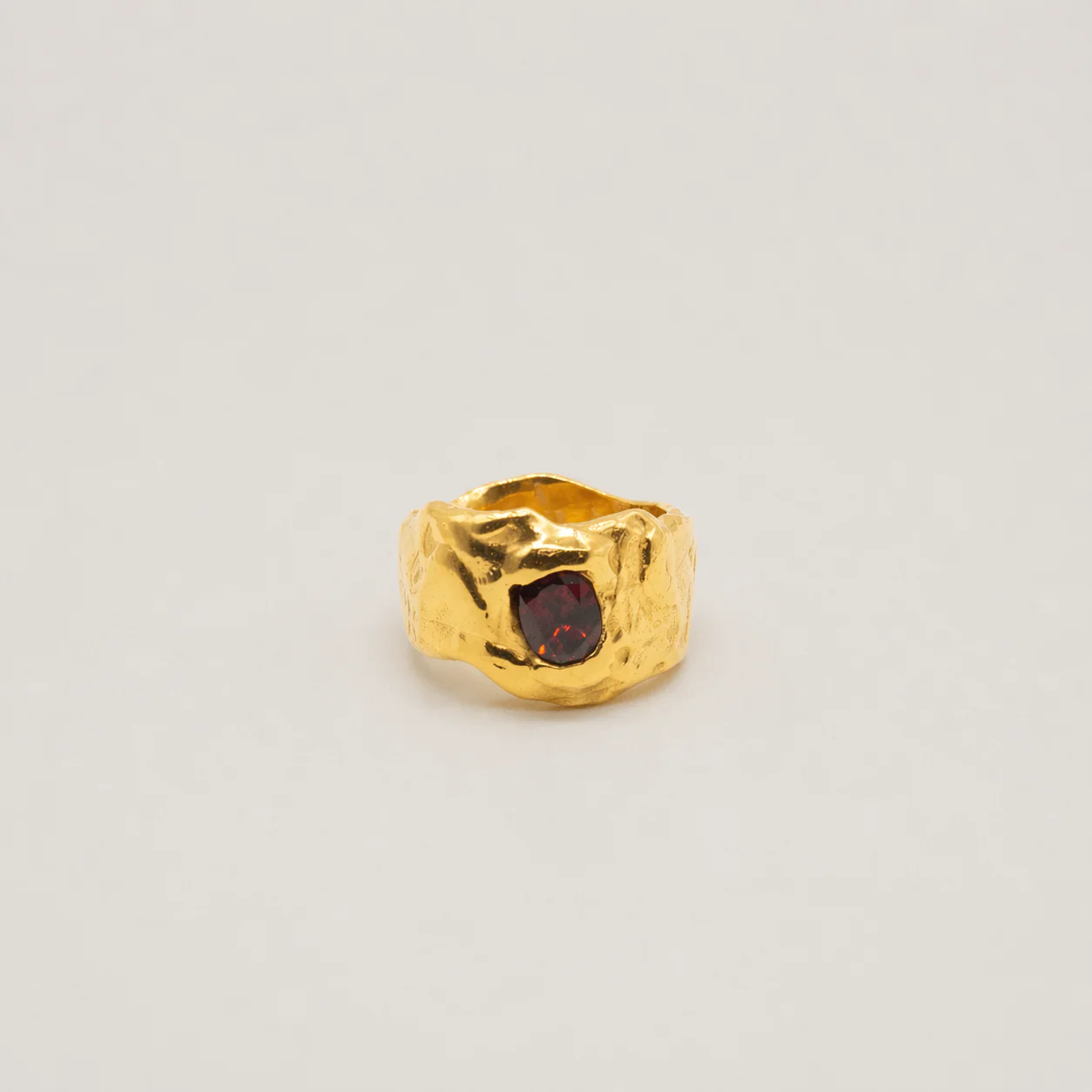 GJØVIK // Ring mit rotem Granatedelstein