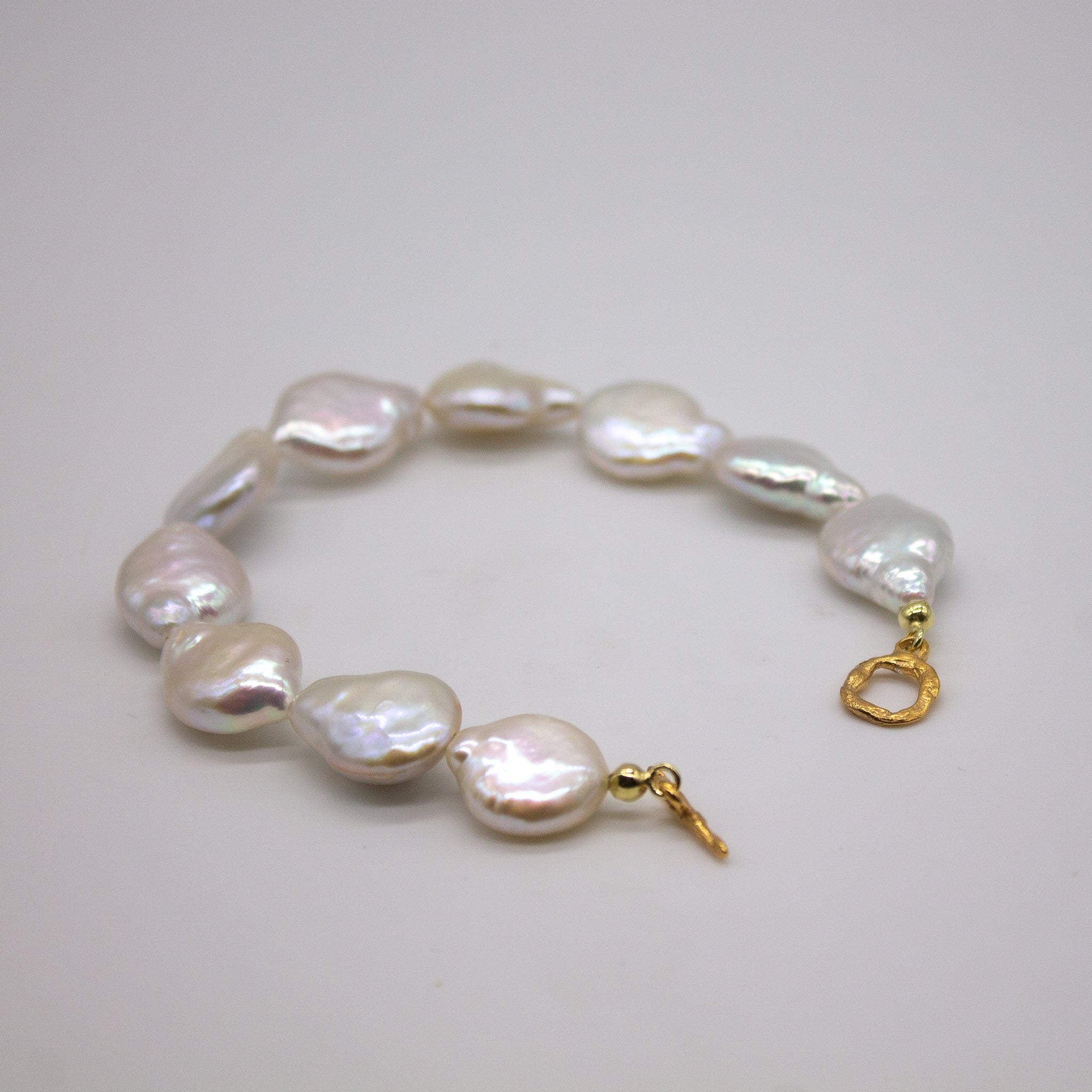 MIDSUND // Armband mit schimmernden Süßwasserperlen - Image 5