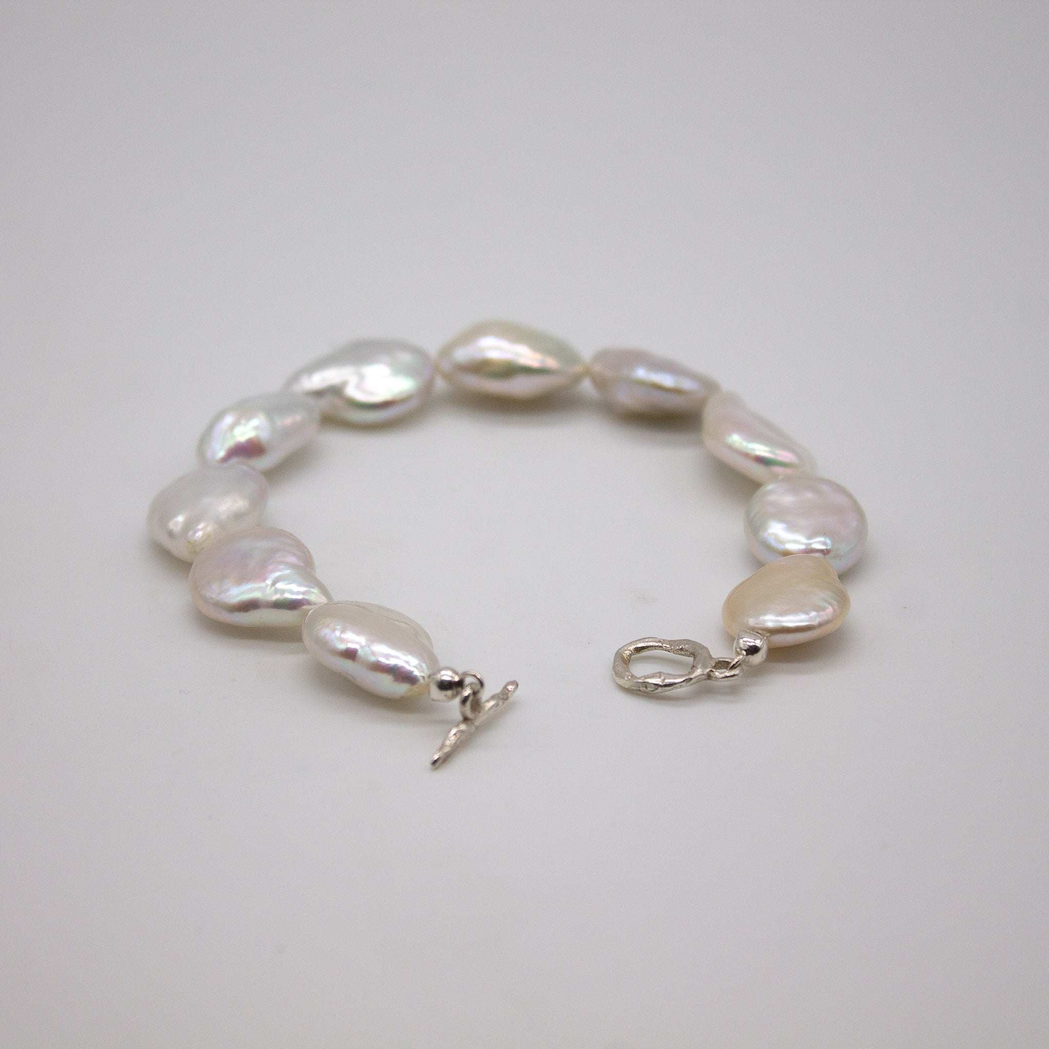 MIDSUND // Armband mit schimmernden Süßwasserperlen - Image 5