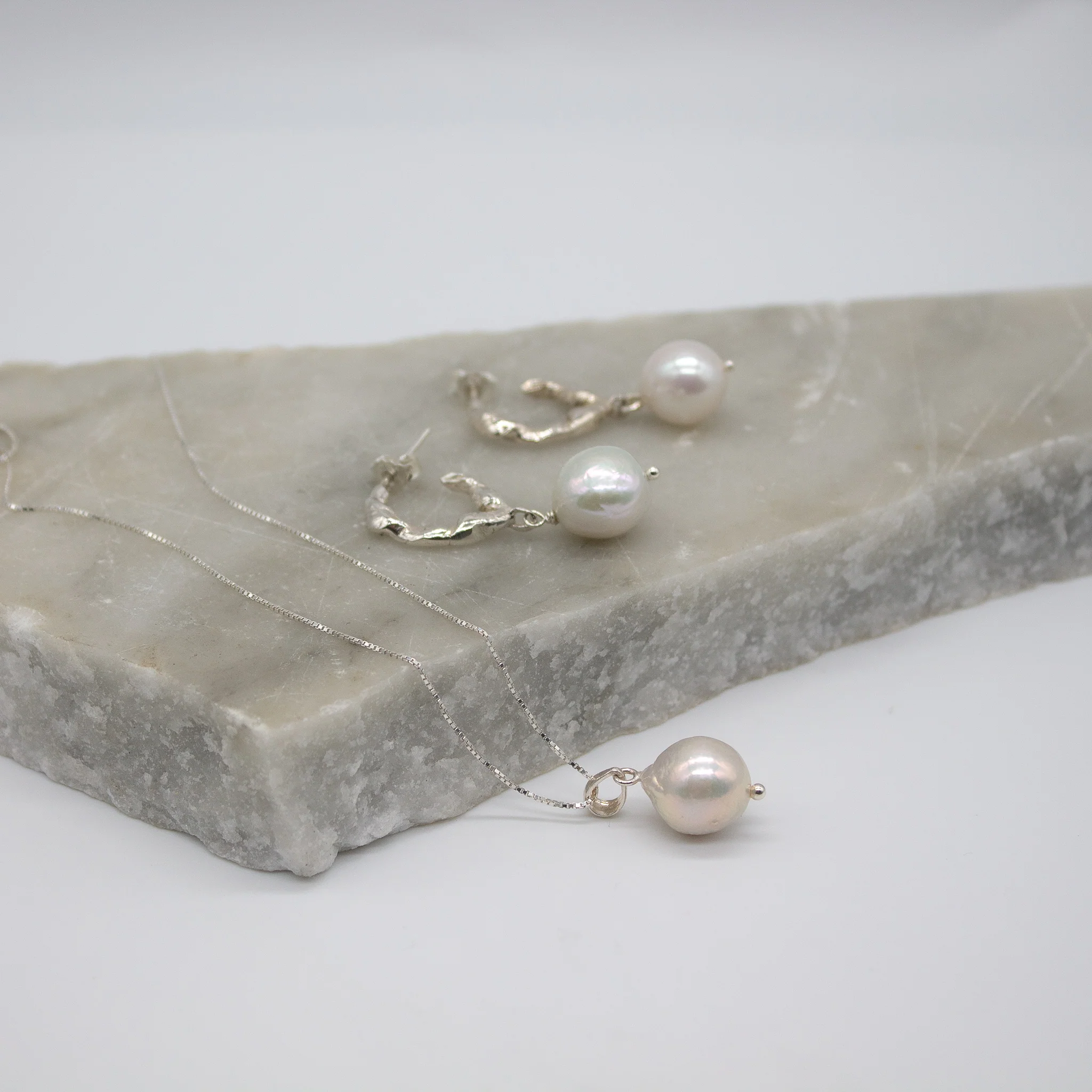 Schmuckset // SORVIKA Ohrringe x FILICUDI Halskette in Silber - Image 5